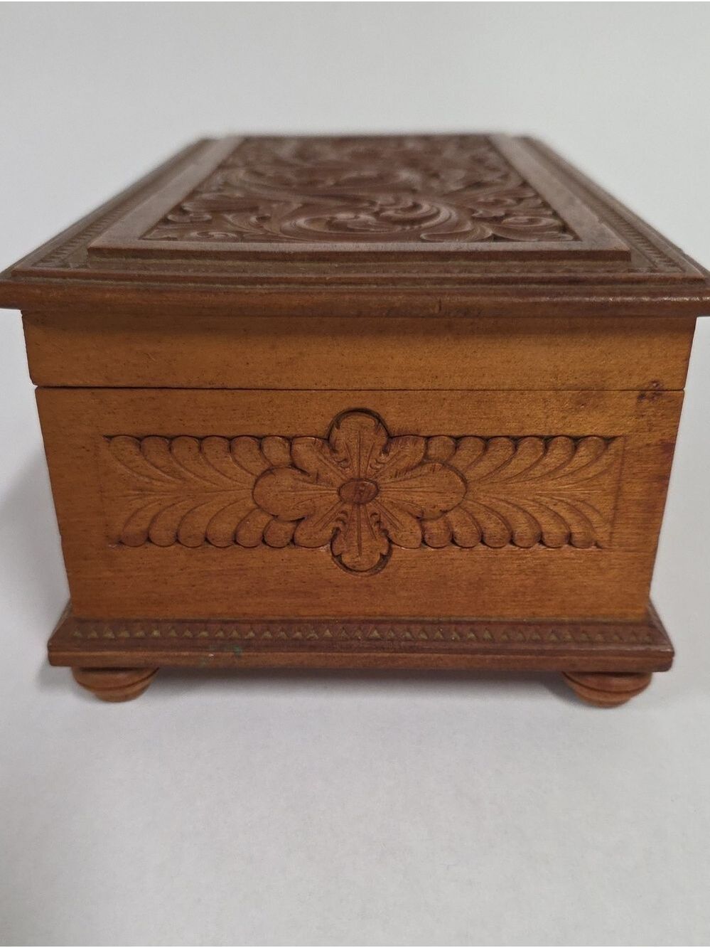 Vintage Ornate Hand-Carved Footed Wood Trinket Jewelry Box - Acanthus Leaf - Picture 6 of 16